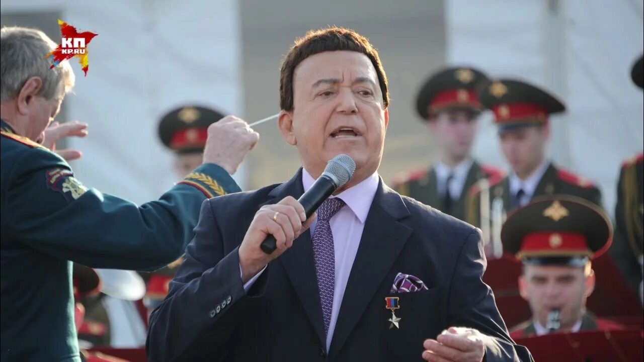 Иосиф кобзон березовые сны. Кобзон в днр. иосиф кобзон герой днр. концерт кобзона. иосиф кобзон на донбассе.