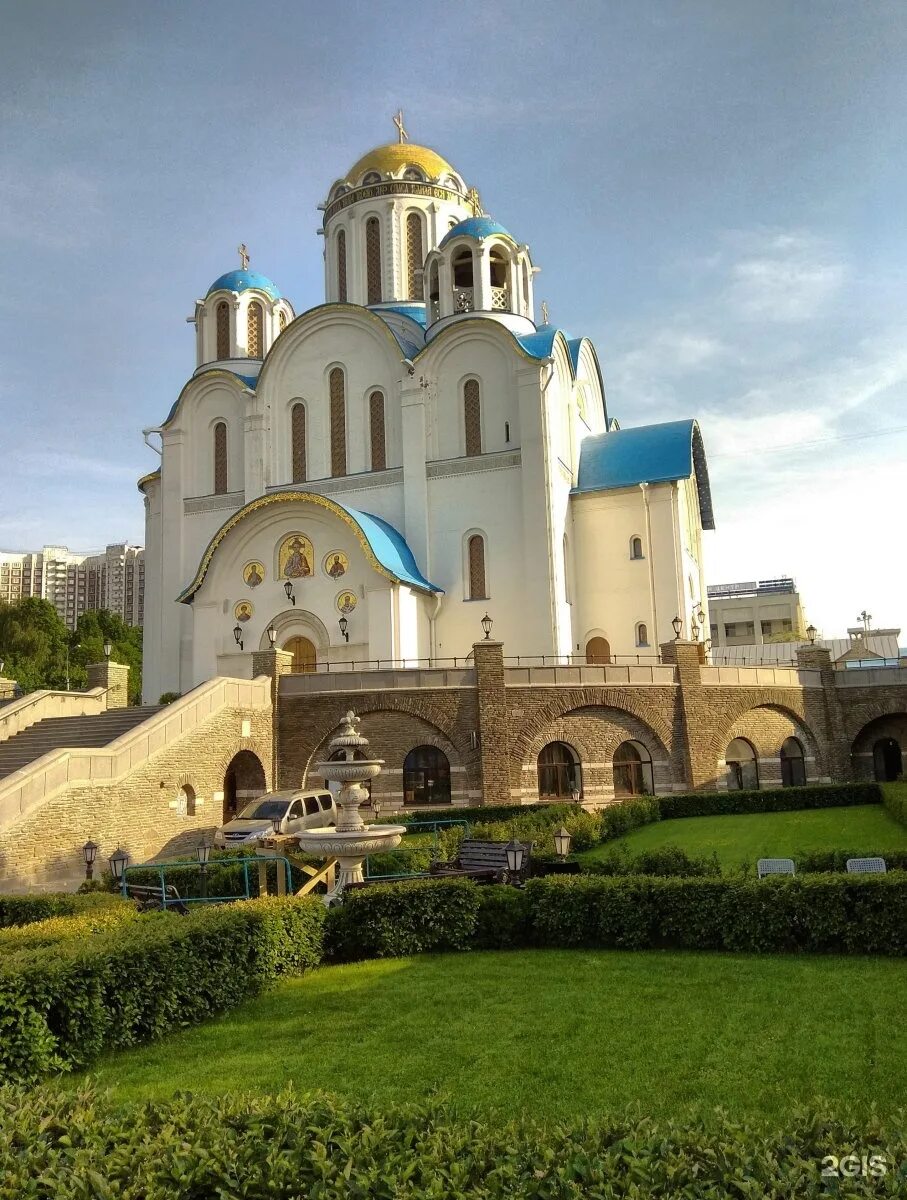 Храм Покрова Пресвятой Богородицы в Ясеневе. Храм в Ясенево в храме Покрова Пресвятой Богородицы. Храм на литовском бульваре в Ясенево. Ясенево храм новый. Бесплатные в ясенево