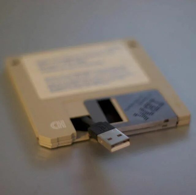 Флешка transcend 4gb белая. Usb drive 64gb gooddrive twister. Старые флешки. Старые флешки. Корпус для флешки.