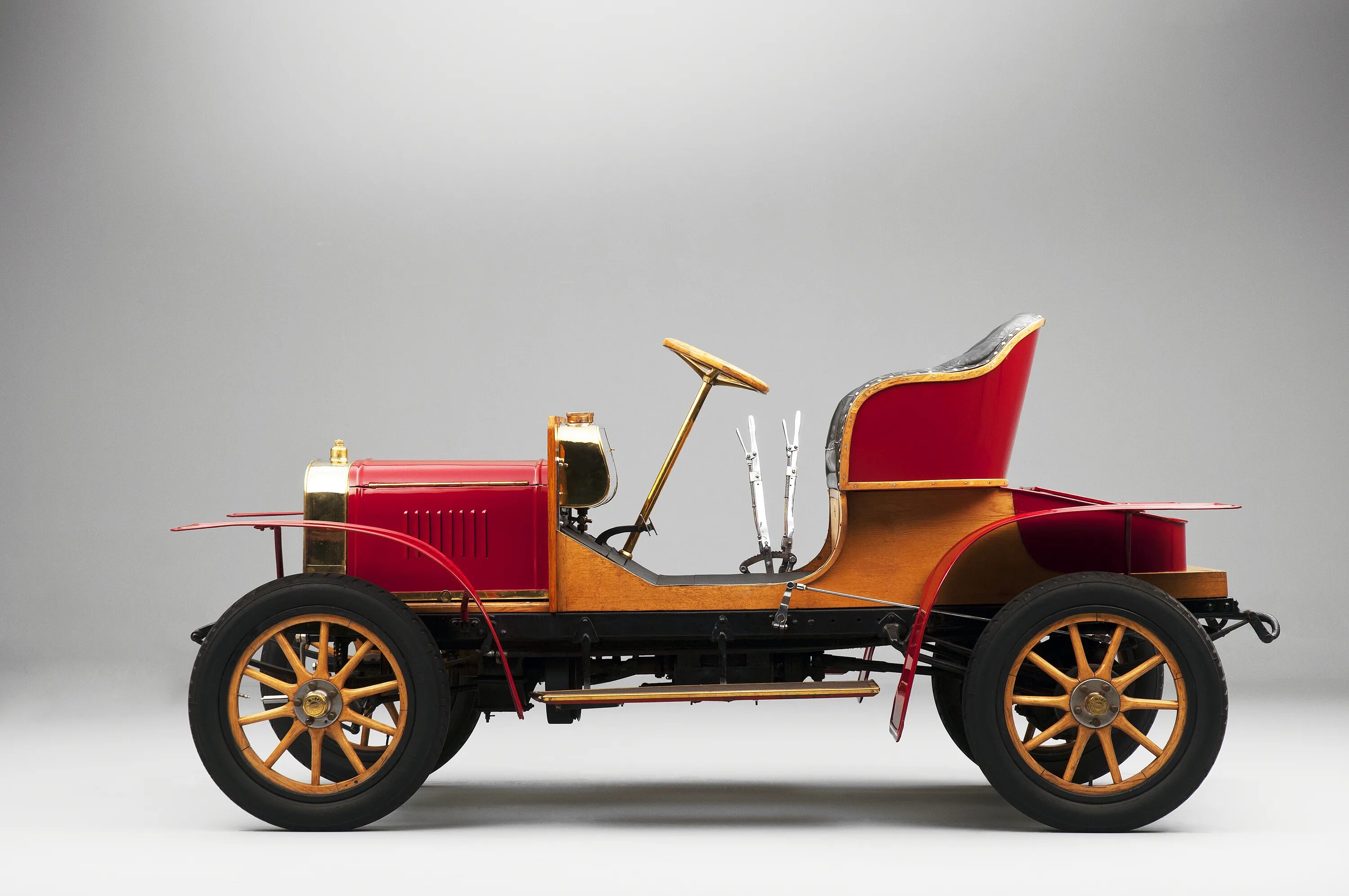 1 автомобиль шкода. Автомобиль Шкода voiturette 1905 года. Автомобиль Laurin and Klement voiturette 1905 года. Skoda Laurin Klement. Модель voiturette a от Laurin & Klement.