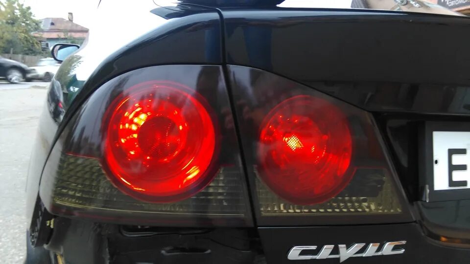 Civic 9d седан задние фонари. Задние фонари хонда цивик 4д. Цивик задние фары. Фонарь задний левый на хонду цивик 4 д. Тонировка фар цивик 4д.