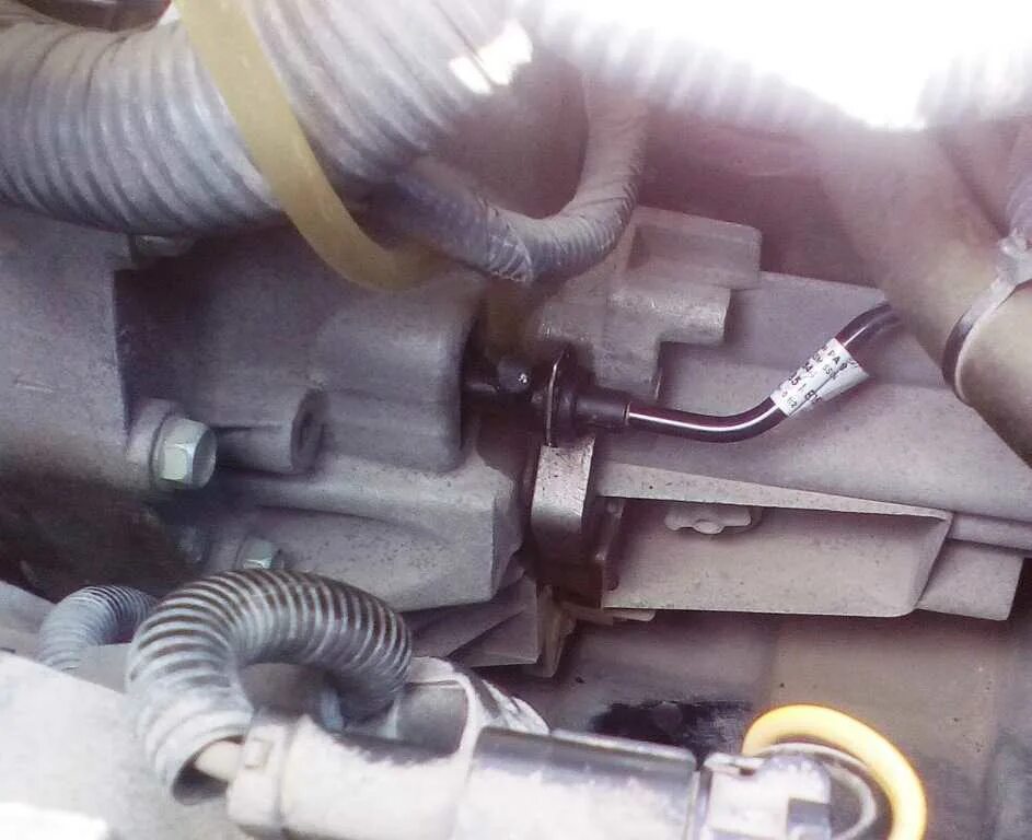 Гидравлический привод выключения сцепления ниссан альмера. Рабочий цилиндр сцепления ниссан альмера н16. Замена датчика спидометра вингроуд. Гидропривод сцепления ниссан альмера н16. Ниссан альмера рабочий цилиндр сцепления.