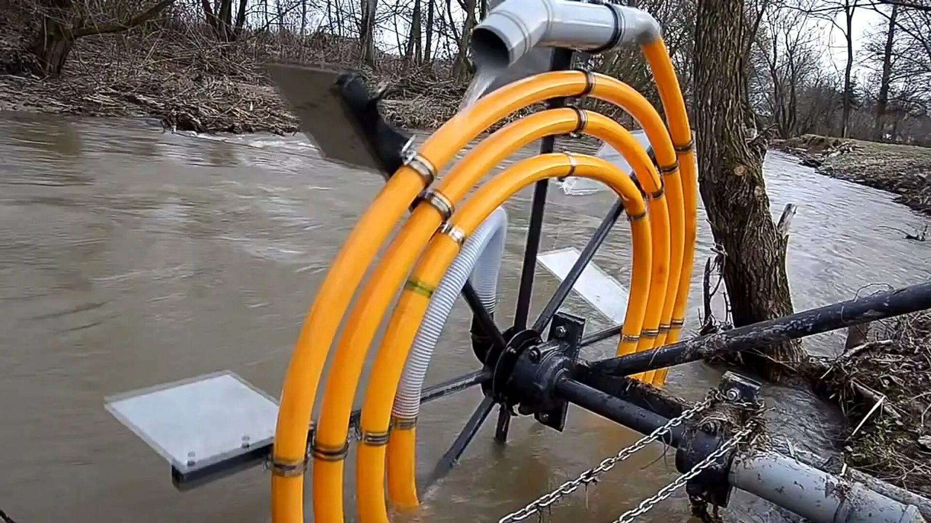 Водяной насос своими руками который качает воду без электричества. Гидротаранный насос рогозина. Насос без электричества. Водяной насос гидротаран. Насос перекачивающий воду при помощи тепловой энергии.