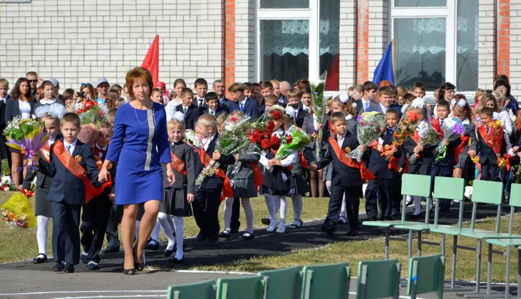 Гимназия 1 навля класс 1 а 2021. Глинищевская гимназия брянского района. Гимназия российская школа. Гимназия 1 брянск. Учителя навля гимназия.