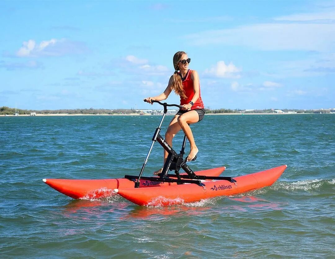 Водный велосипед. Одноместный Водный велосипед. Водный велосипед на надувных понтонах. Водные педальные велосипеды. Water bike