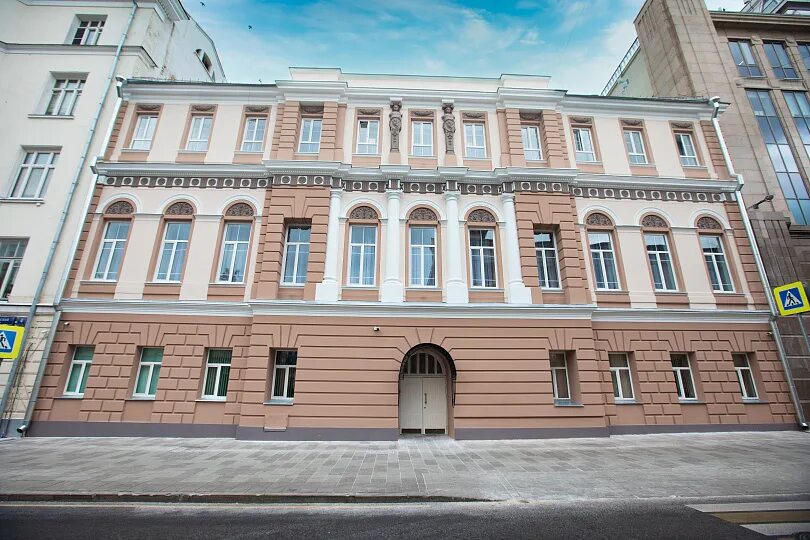 Большой зал цмш. Большой кисловский переулок 4с1. Цмш кисловский переулок. Центральная музыкальная школа здание. Цмш при московской консерватории.