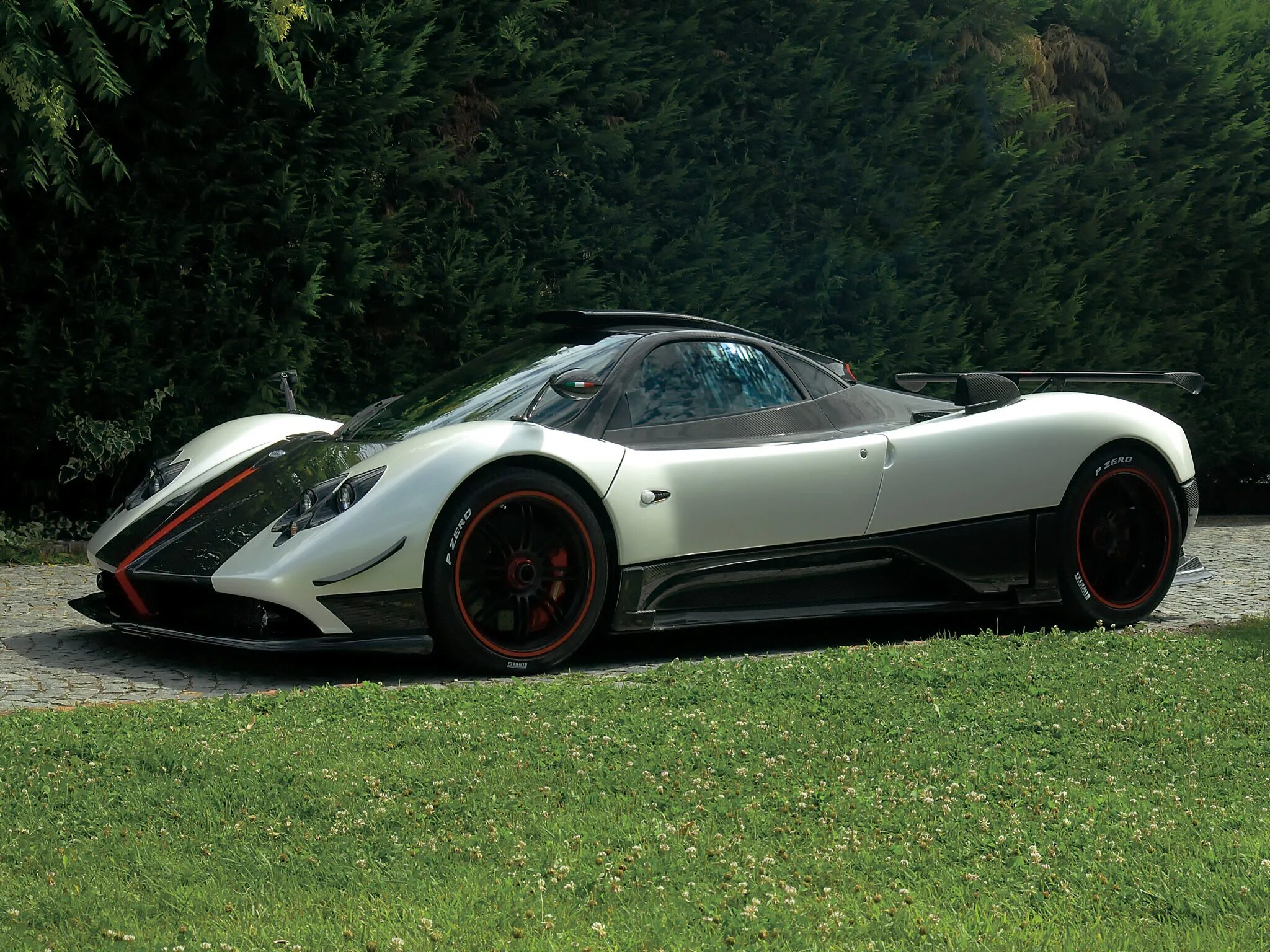 Паганини дорога. Машина Pagani Zonda. Суперкар Pagani Zonda. Пагани зонда Cinque. Пагани зонда 2010.