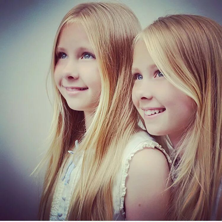 Iza and elle. Близнецы девочки. Iza-and elle cryssanthander. Близнецы мальчики. Близнецы 12.