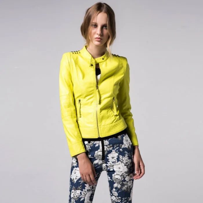 Лимонная кожаная куртка. Куртка Весенняя женская желтая. Кожаная куртка лимонного цвета. Модные весенние желтые куртки женские.