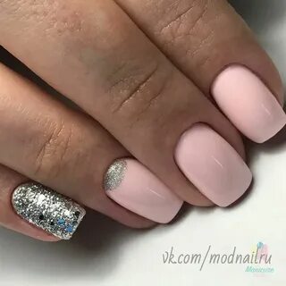 Маникюр с блестками у кутикулы