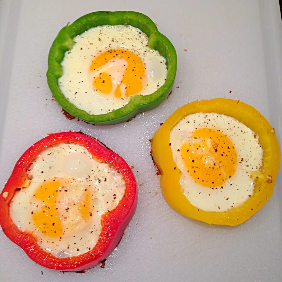 Оригинальная яичница. Яичница для детей красивая. Оригинальная яичница. Оформить яичницу. Украшение яичницы.