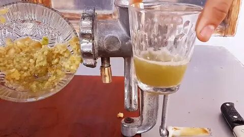 Яблочный сок на мясорубке