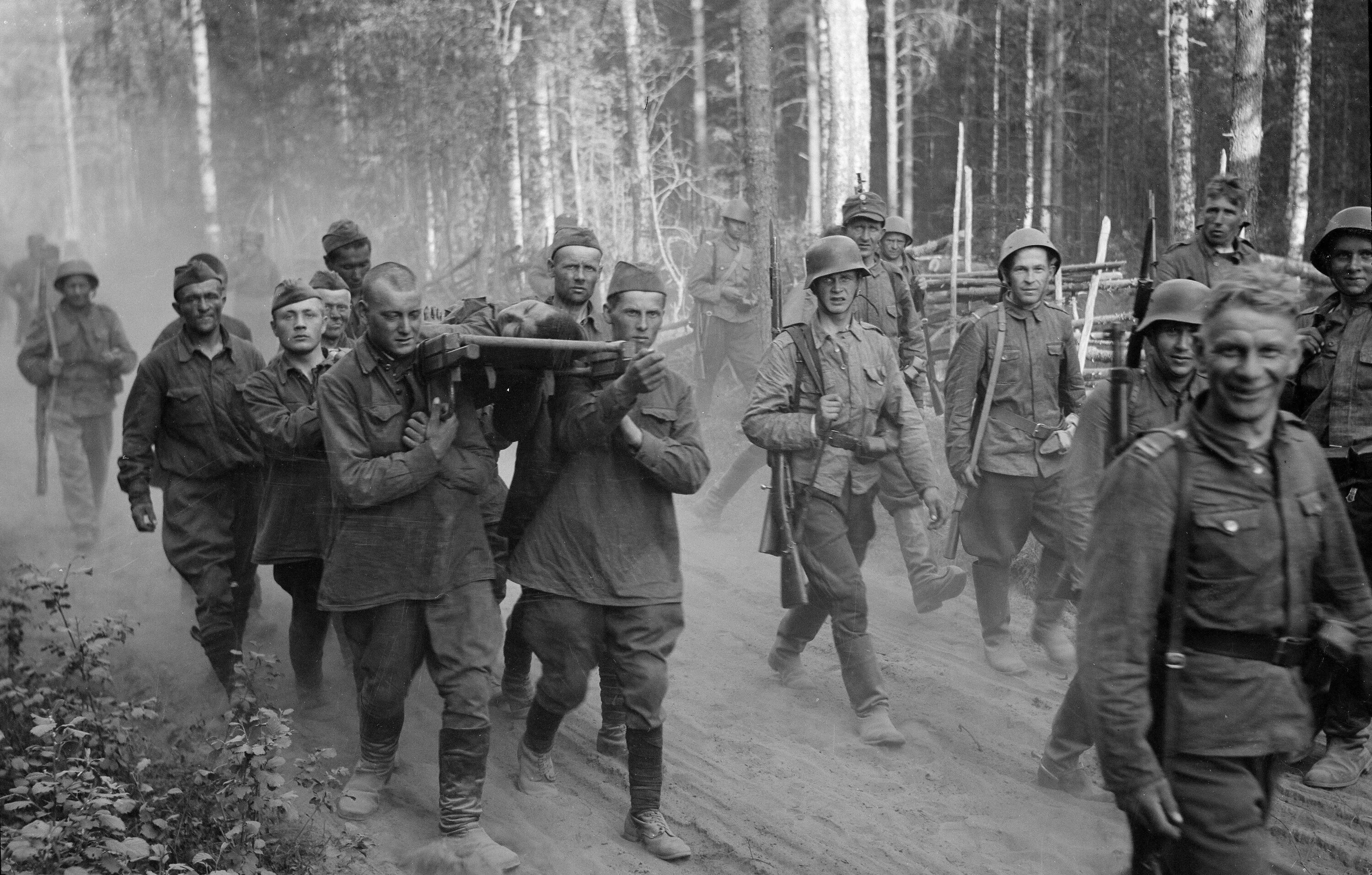 Военнослужащие в военное время. Финские солдаты 1941. Военнопленные финской войны 1941.