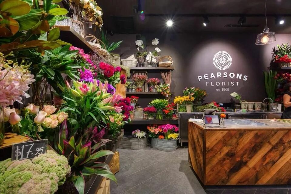 My flower shop. Интерьер цветочного салона. Салон цветов интерьер. Цветочный магазин в Америке. Стильный цветочный магазин.