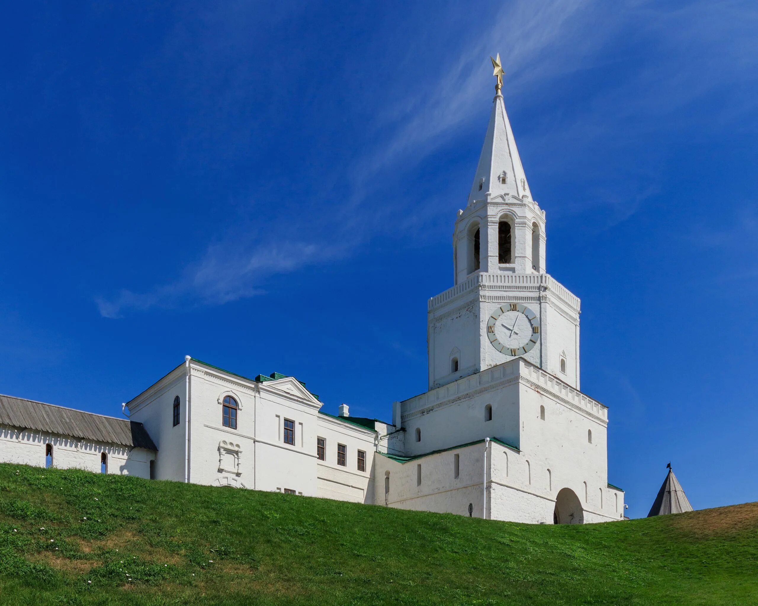 Комплекс казанского кремля. Спасская башня Кремля Казань. Комплекс Казанского Кремля Казань. Музей заповедник Казанский Кремль. Белый Кремль Казань.