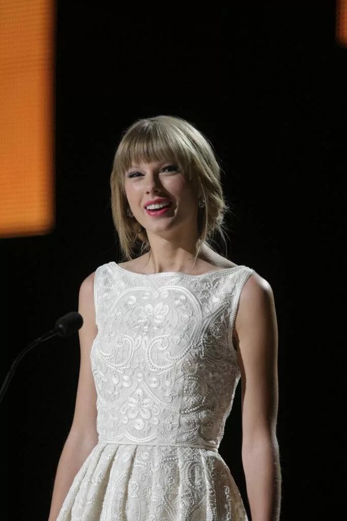 Тейлор свифт виллоу. 1998 тейлор свифт. Taylor swift тейлор свифт. 1998 тейлор свифт. Тейлор свифт.