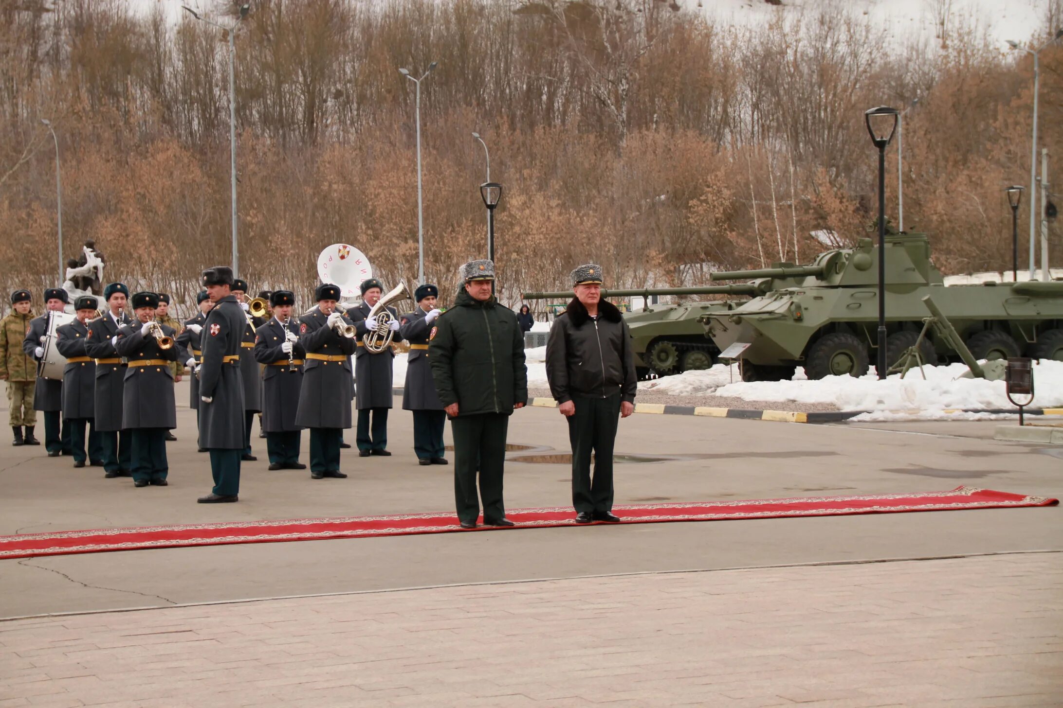 Росгвардия праздник 27. Командующий Приволжским округом Росгвардии. Росгвардия праздник 2022. Возложение Нижний Новгород Росгвардия. Памятник Росгвардии.