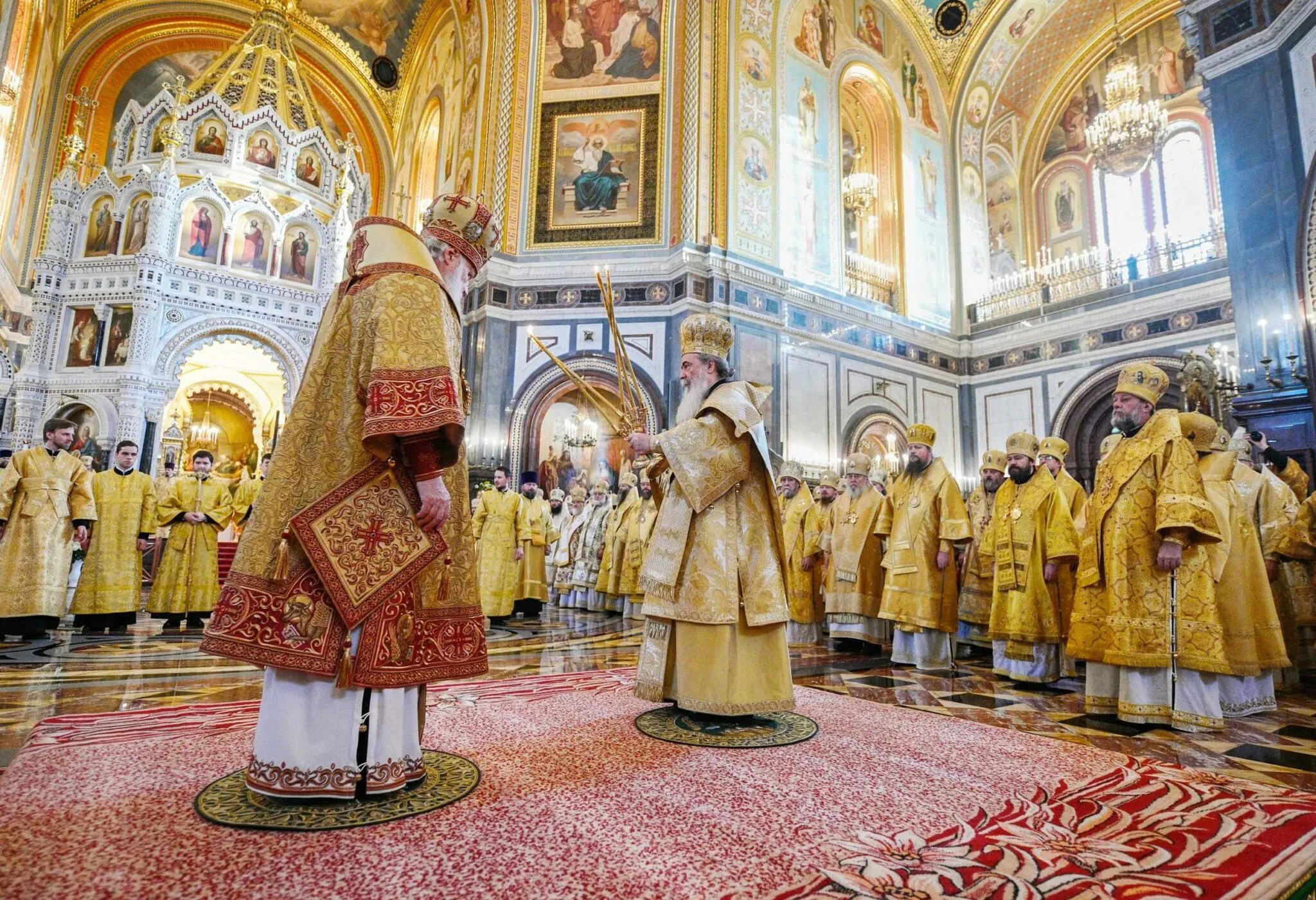 Кто входит в русскую православную церковь. Иерусалимская православная Церковь литургия. Предстоятели русской и Иерусалимской церкви литургия. Русска Православна уерковь. РПЦ храм.