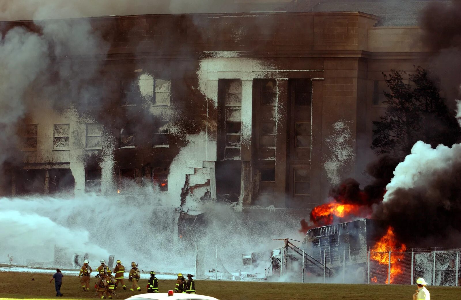 Всемирный торговый центр в нью-йорке 11 сентября. Теракт 11 сентября 2001 фото. 15 ноября 2001. Всемирный торговый центр сейчас. 9\11 ground zero aerial.