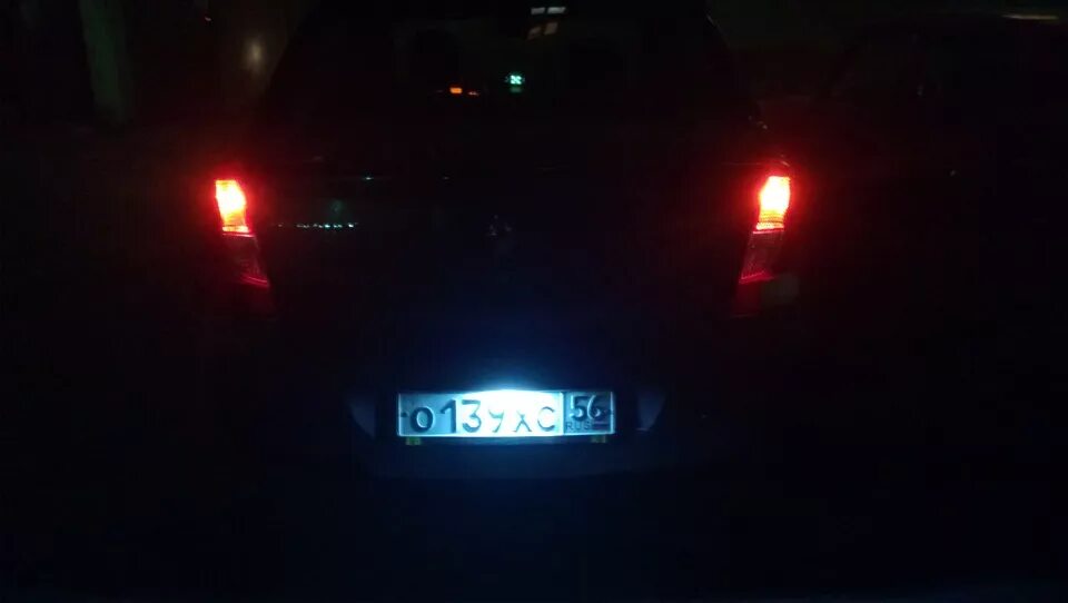 Задние диодные фонари на рено логан 1. Фонарь заднего хода логан 1. Рено логан задние габариты лампочка. Рено логан 2 задний габарит лампа. Лампы в задние фонари рено логан 1.
