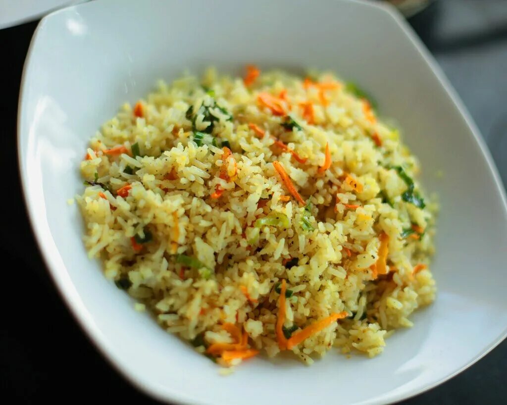 плов из риса басмати. рис басмати блюдо. рис басмати готовое блюдо. рассыпчатый рис басмати. рис басмати вареный.