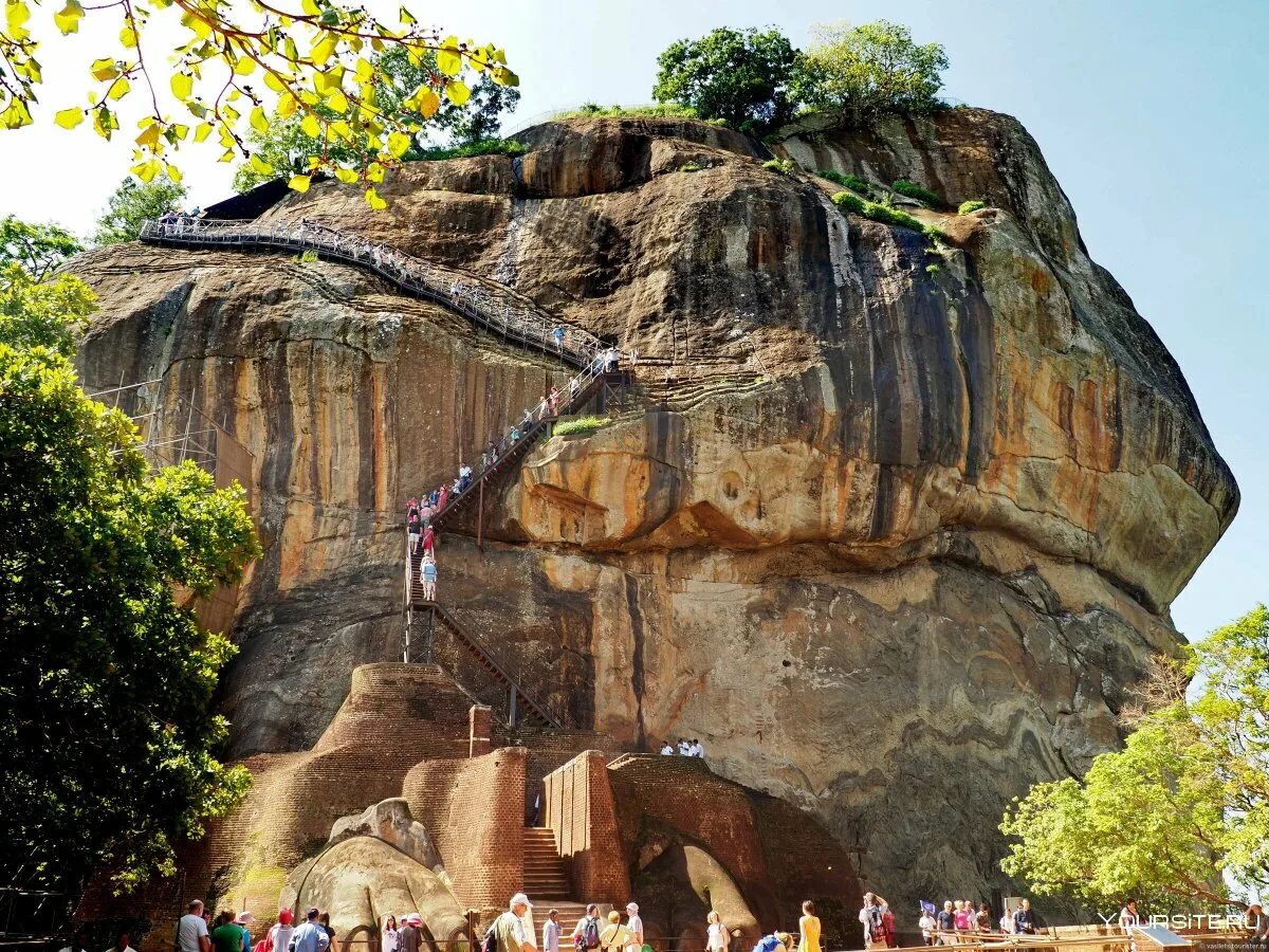 Сигирия восьмое чудо. Сигирия шри-ланка 8 чудо. Храм в шри ланке сигирия. Сигирия: восьмое чудо света. Скальная крепость сигирия шри-ланка.