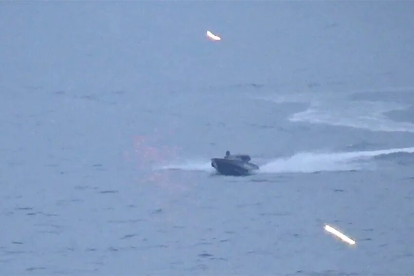 Атаковали корабль в черном море. Атаковали корабль в черном море. Малый разведывательный корабль "переяслав". Украинский морской беспилотник. Атаковали корабль в черном море.