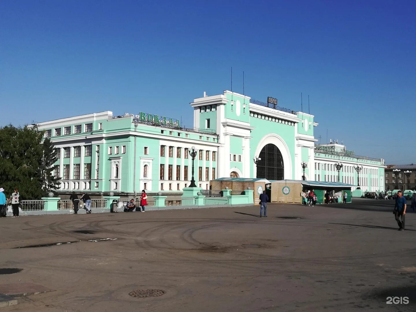 Новосибирск главный вокзал в 2000 году. Номер телефона вокзал новосибирск главный. Дж вокзал главный носовиб. Новосибирск главный 2023. Фонтан у жд вокзала новосибирск.
