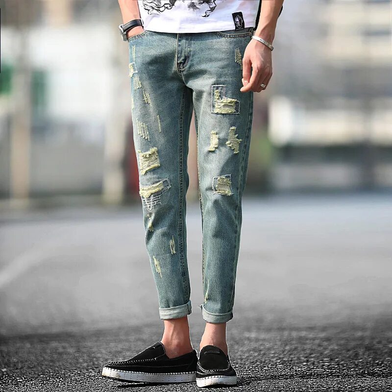 Джинсы мужские модные. Модели джинсов для мужчин. Дизайнерские джинсы. Стильный мужчина в джинсах. Джинсы мужские молодежные.