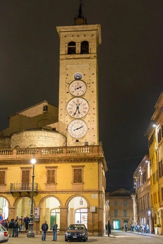 Италия часы время. Часовая башня в Италии. Башенные часы во Флоренции. Италия башня с часами. Флоренция часы.