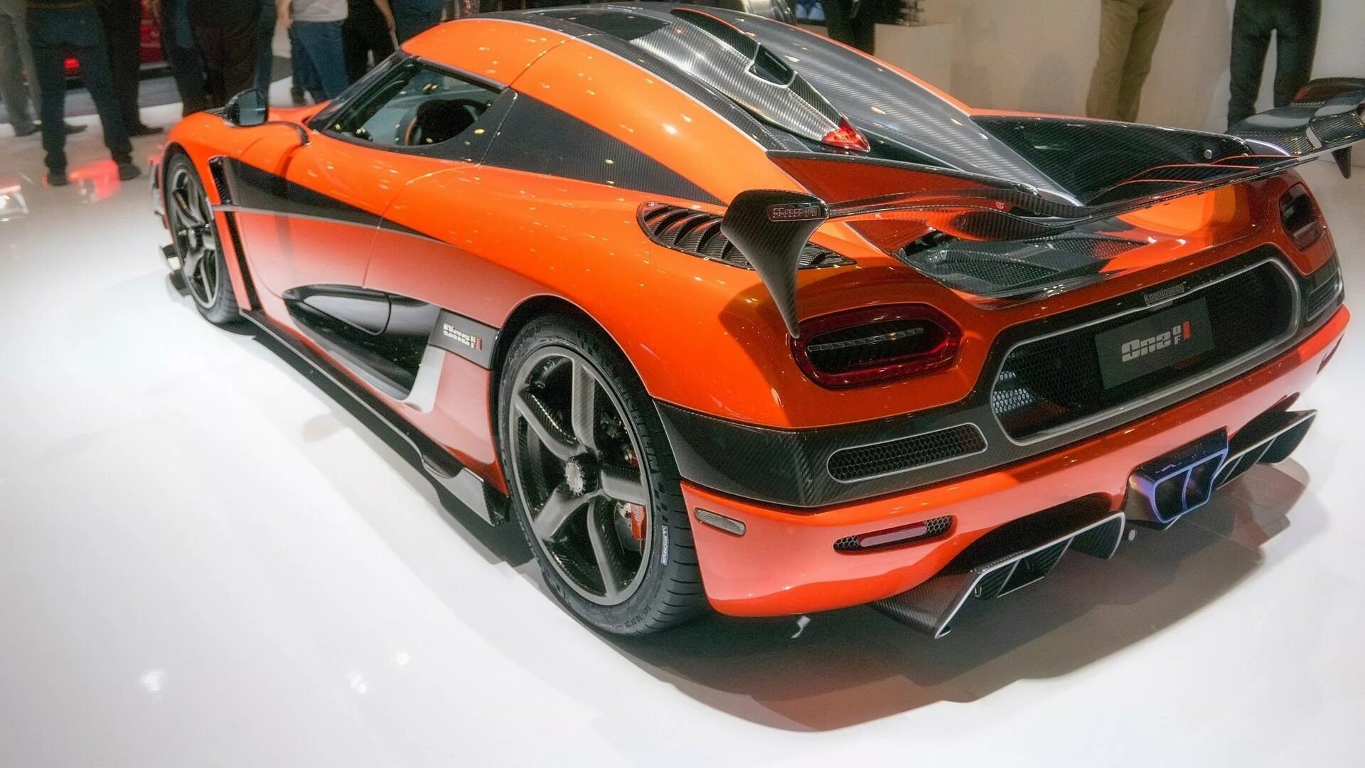 Koenigsegg как читается. Koenigsegg agera rs. koenigsegg agera one. koenigsegg agera rs 2025 электрокар. koenigsegg agera черная.