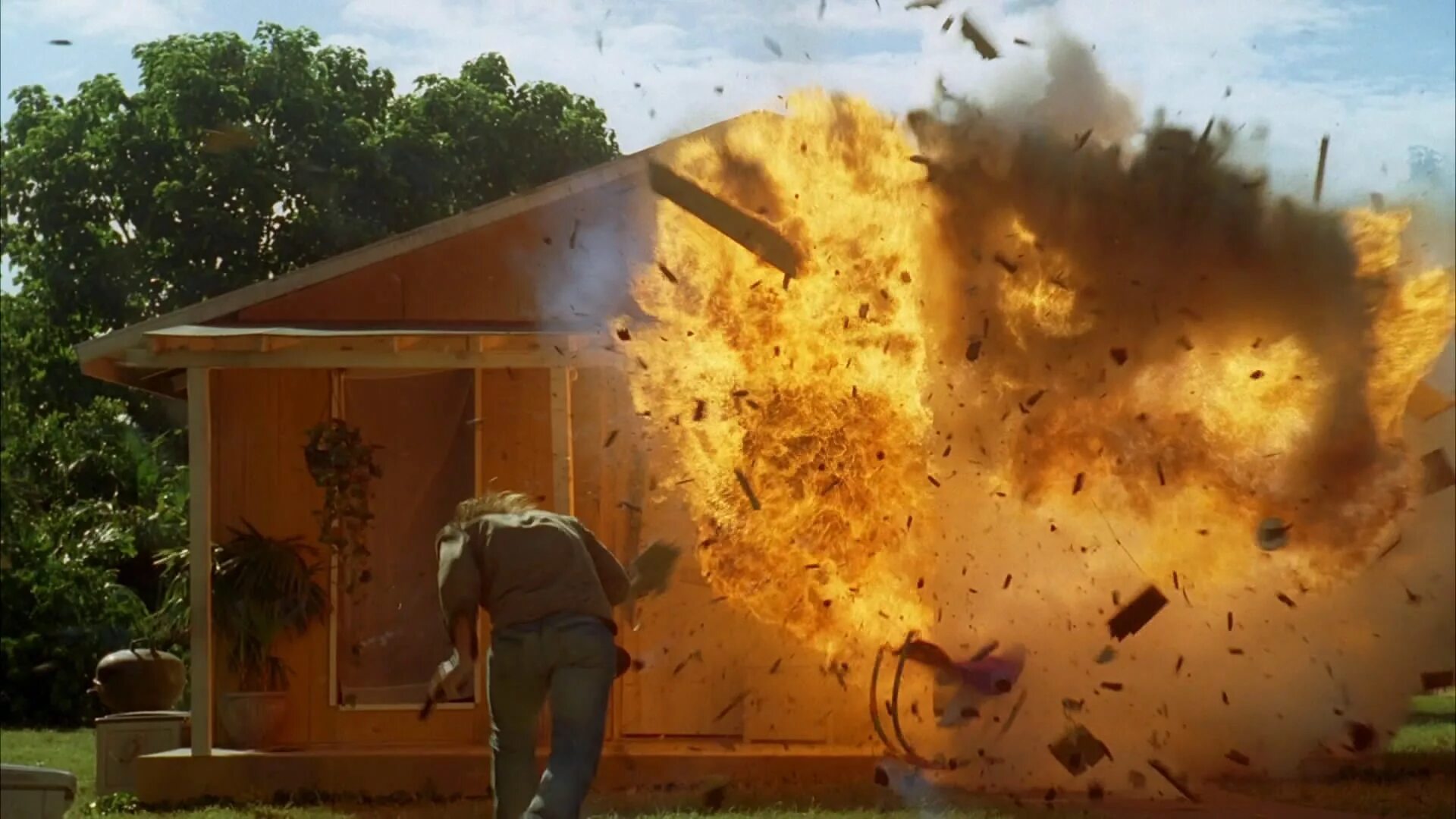 здание рушится. подрыв здания. падающий дом. пожар в доме. разрушение зданий и сооружений.