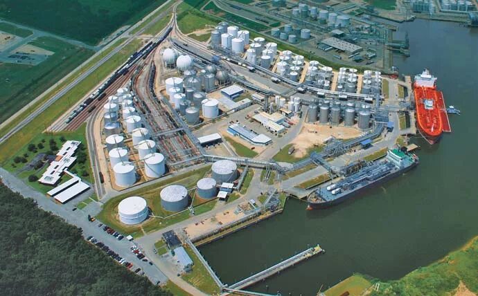 Морской порт усть-луга. Мега верфь. Многофункциональный морской перегрузочный комплекс «бронка». Порт хьюстон нефтяной терминал. Ао порт восточные ворота приморский завод.