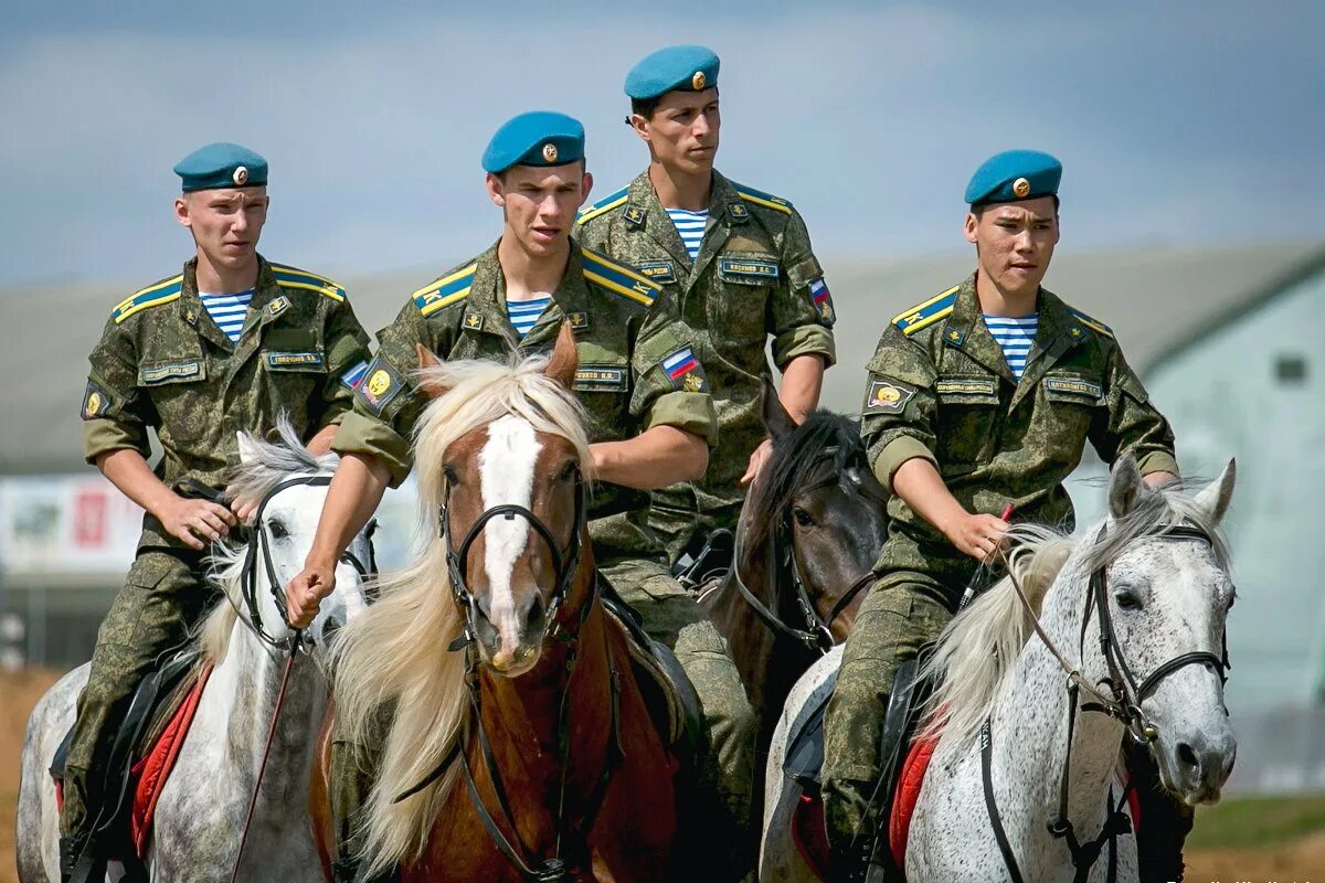 Молниеносные войска. Спецназ ВДВ РВВДКУ. Конные войска. Современные кавалеристы. Конные войска России.