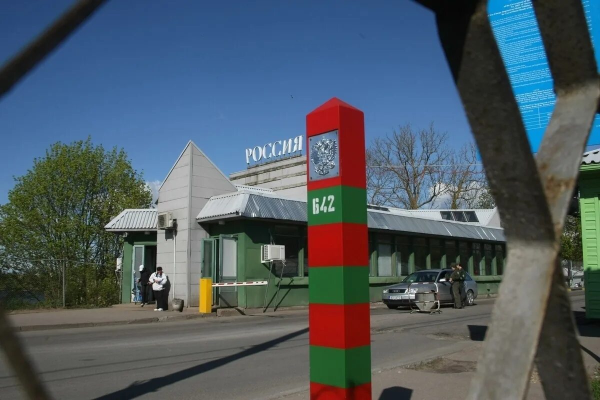 Граница нарва-ивангород сейчас. Нарва-ивангород погранпереход. Пропуск нарва. Пешеходный пункт пропуска ивангород. Нарва ивангород граница.