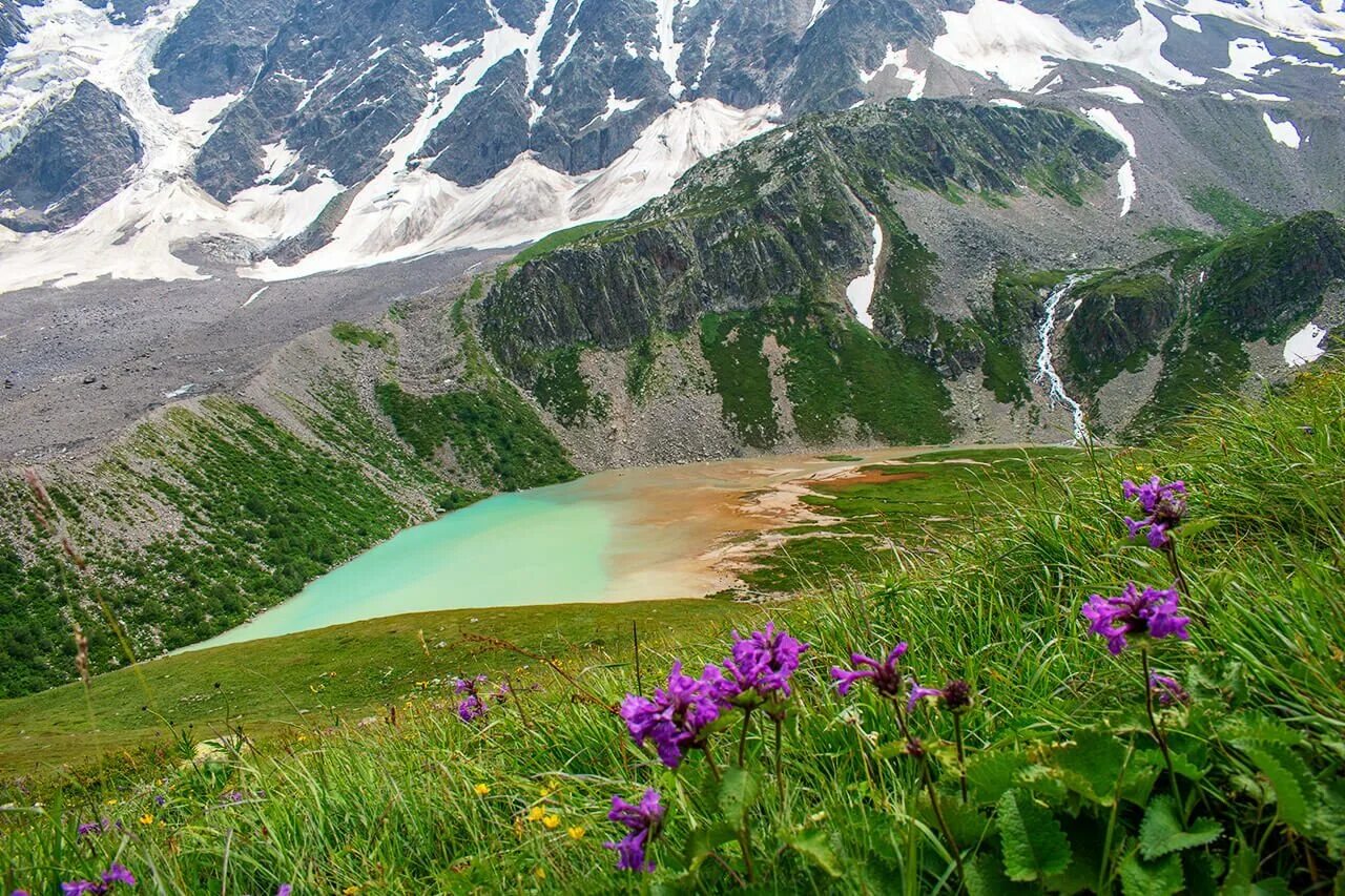 Гора чегет в кабардино-балкарии. Донгузорун-чегет озеро. Гора чегем. Кавказ гора чегет. Парк приэльбрусье кабардино-балкария.