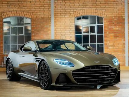 Aston Martin DBS фото 202210. 
