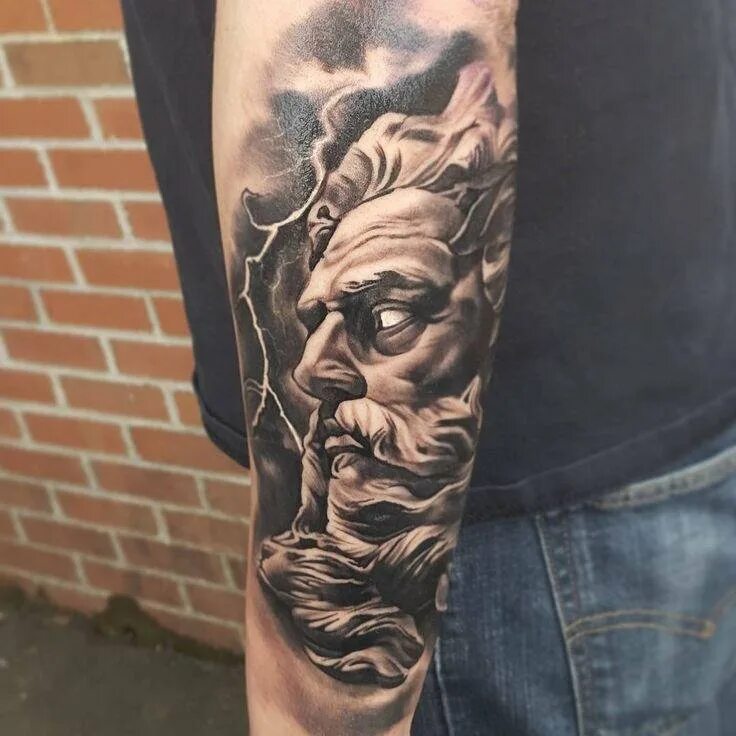Греческих богов зевс тату. Зевс татуировка. Тату боги греции зевс. Татуировка зевс посейдон на плече. Зевс татуировка.