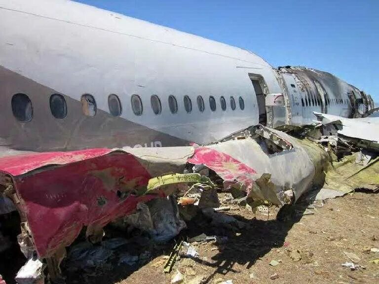 Катастрофа ssj 100 в шереметьеве (2019). Боинг 737 авиакатастрофа. Boeing 747 air india катастрофа. Катастрофа boeing 737 в амстердаме. Boeing 777 asiana airlines.
