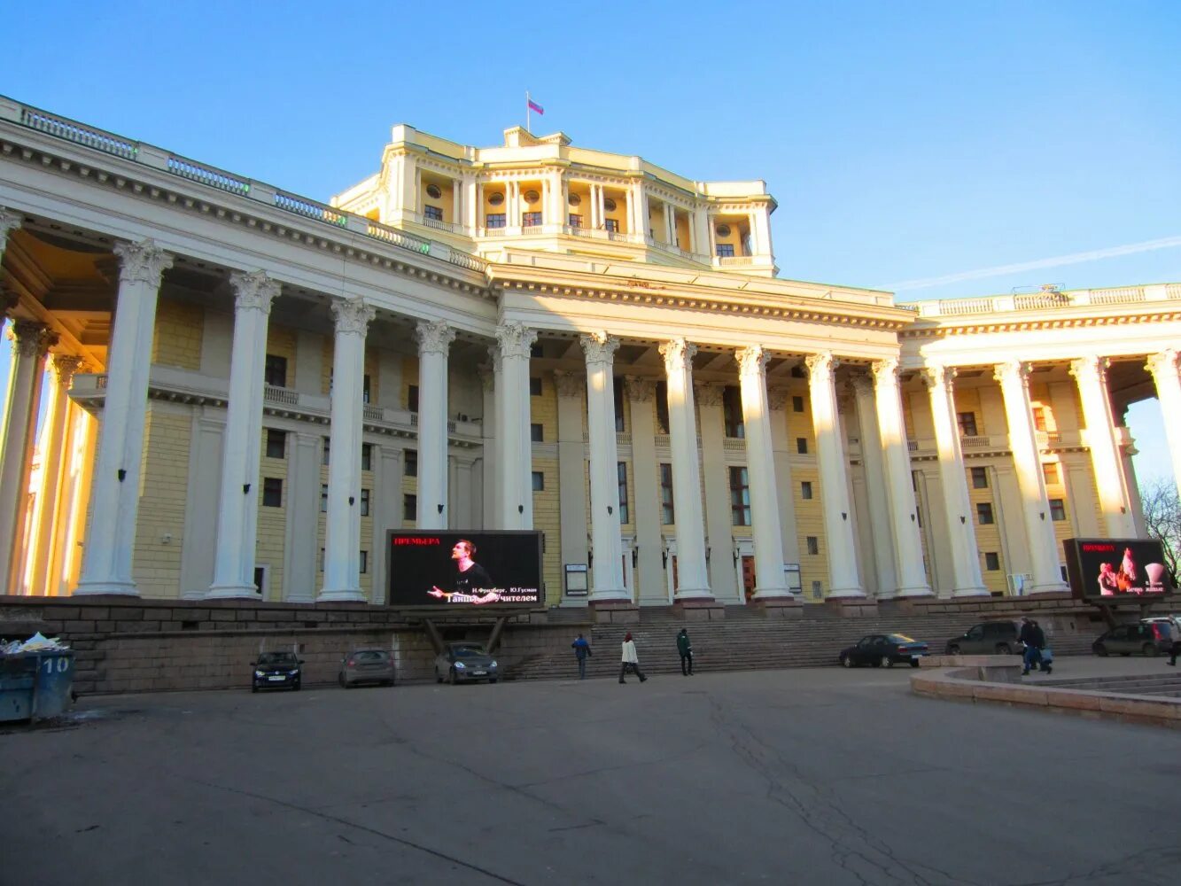 , д. суворовская площадь 2 театр. библиотека в доме российской армии суворовская площадь 2. суворовская площадь 2 театр. театр советской армии москва.