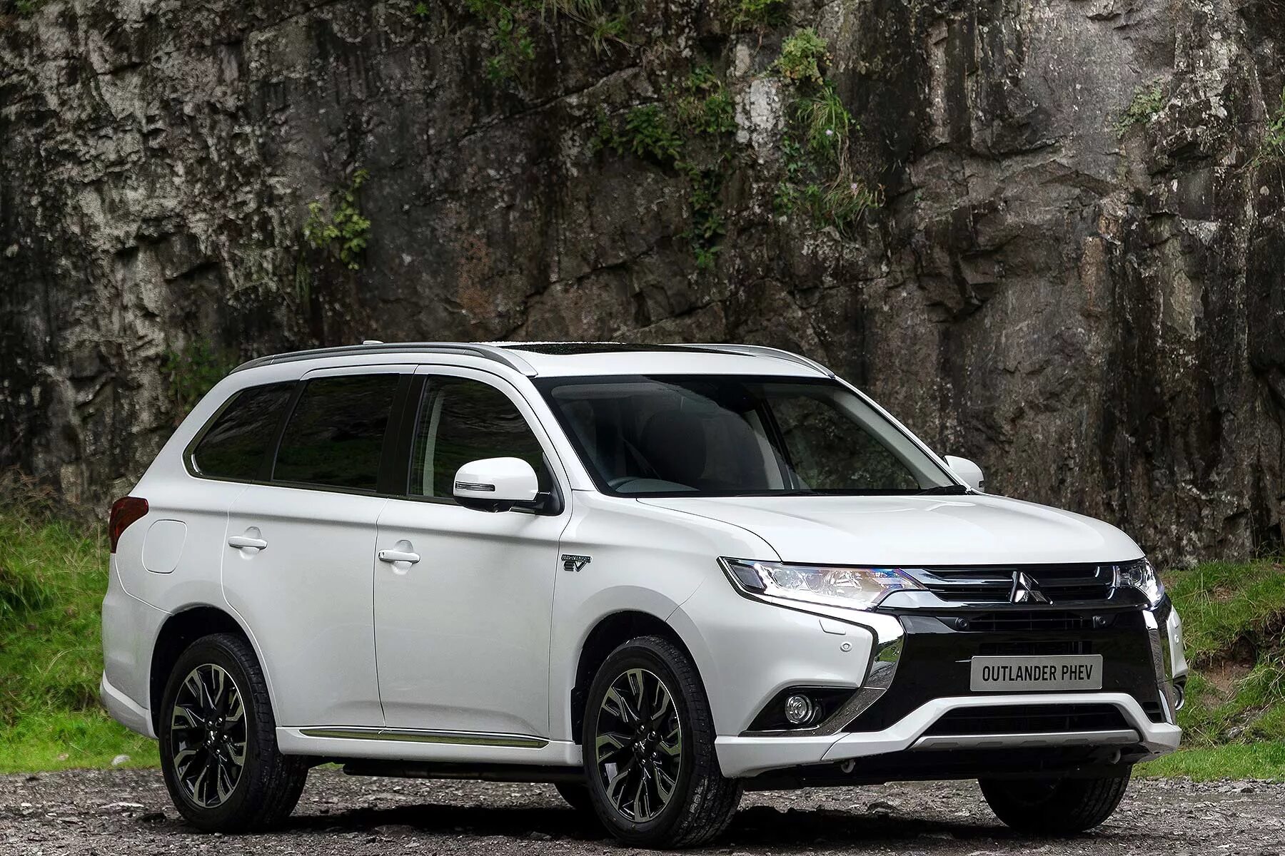 Mitsubishi outlander 2015 год. Mitsubishi Outlander Mitsubishi Outlander. Mitsubishi Outlander 3 2016. Митсубиси Аутлендер PHEV 2016. Mitsubishi Outlander 3 PHEV.