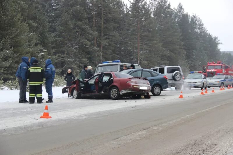 Происшествия первоуральска. Сейчас на трассе екатеринбург пермь. Авария под первоуральском. Под первоуральском. Первоуральск ру происшествия.