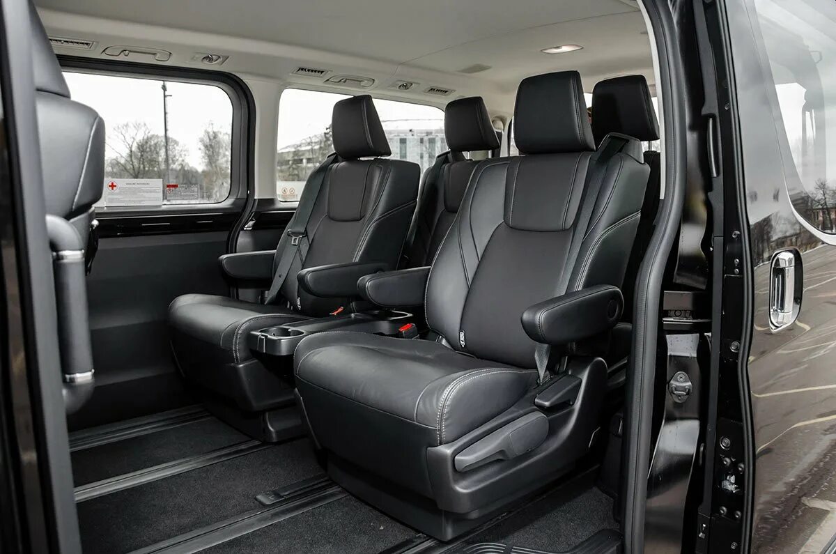 Toyota hiace фото салона Аренда Тойота Хайс. "Hiace" toyota аренда. Группа Март