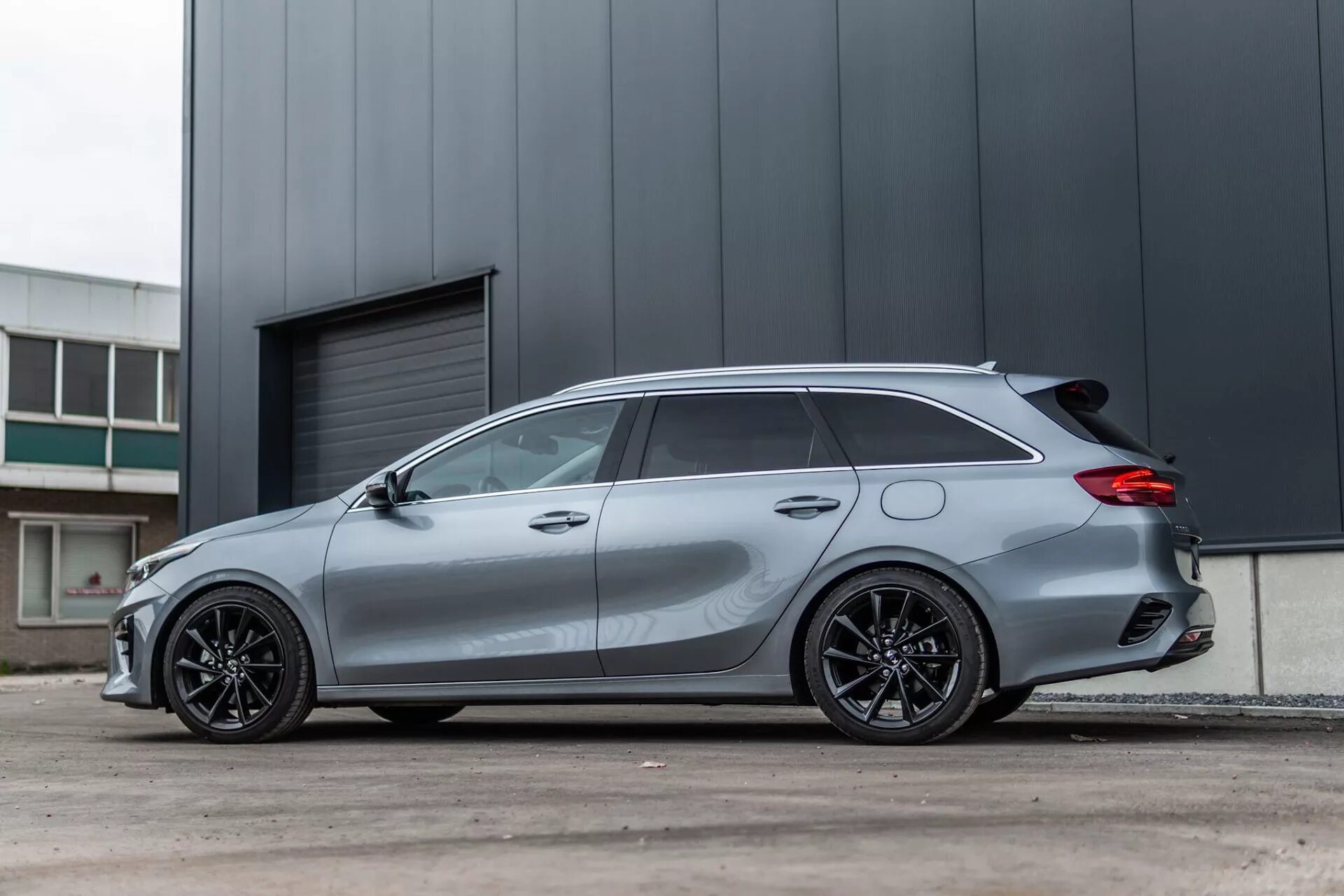 Обвес заднего бампера cee'd sw! - KIA Ceed SW (1G), 0,4 л, 2009 года стайлинг DR