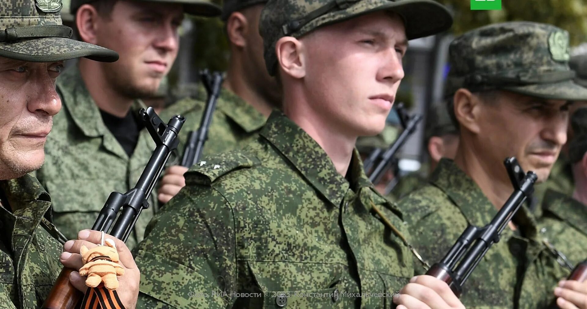 Военных призывают. Военная форма. Российский солдат. Военнослужащие контрактники. Российские военные.