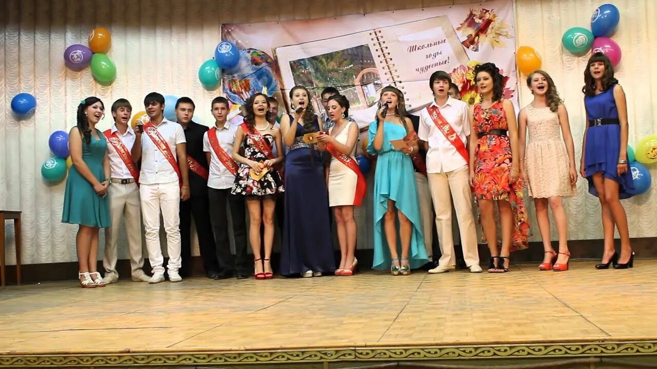 Выпускник 2013. Выпускной 2013. Выпускной 9 класс. Выступление 9 класса.