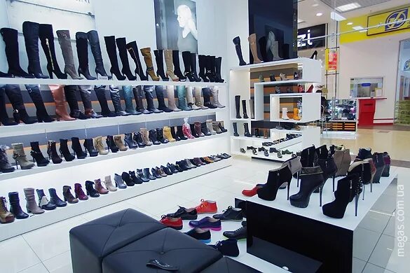 Магазин обуви. Магазины обуви новгороде. Зимние сапоги на витрине. Обувайся сеть магазинов обуви. Обувь нижний новгород.