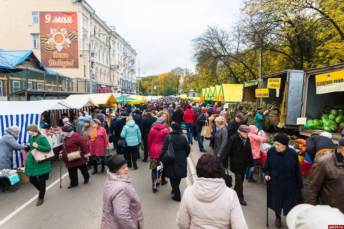 Продовольственная ярмарка пройдет. Псковская ярмарка в пскове. новогодняя ярмарка псков ул пушкина. ярмарка в пскове сегодня. ярмарки в пскове фото.