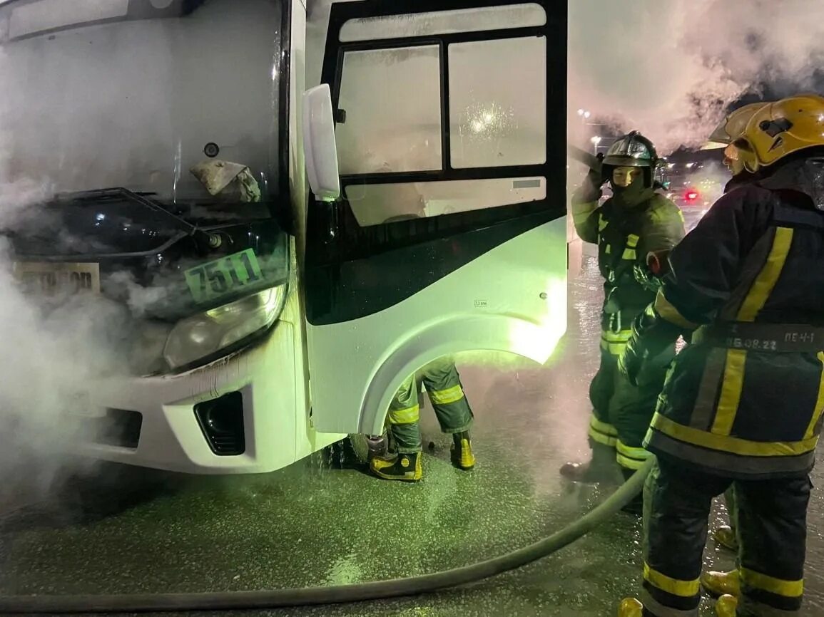 В центре Липецка сгорело 400 квадратных метров кровли жилого дома - последние но