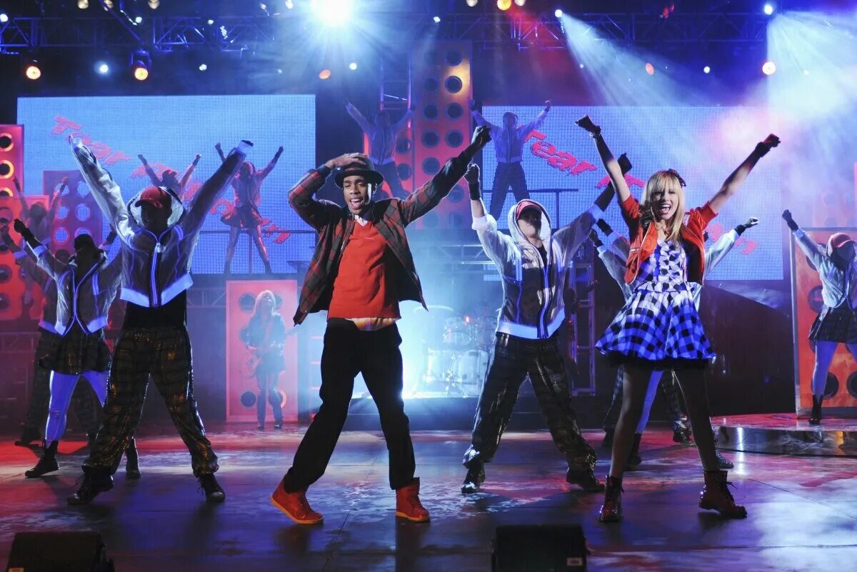 фильм кэмп рок 2. кэмп рок отчетный концерт. Camp rock 2 отчетный концерт. деми ловато и джо джонас. Camp rock 2 отчетный концерт.